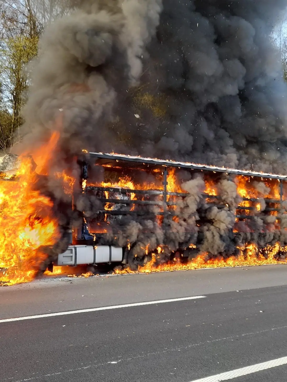 Brennender LKW