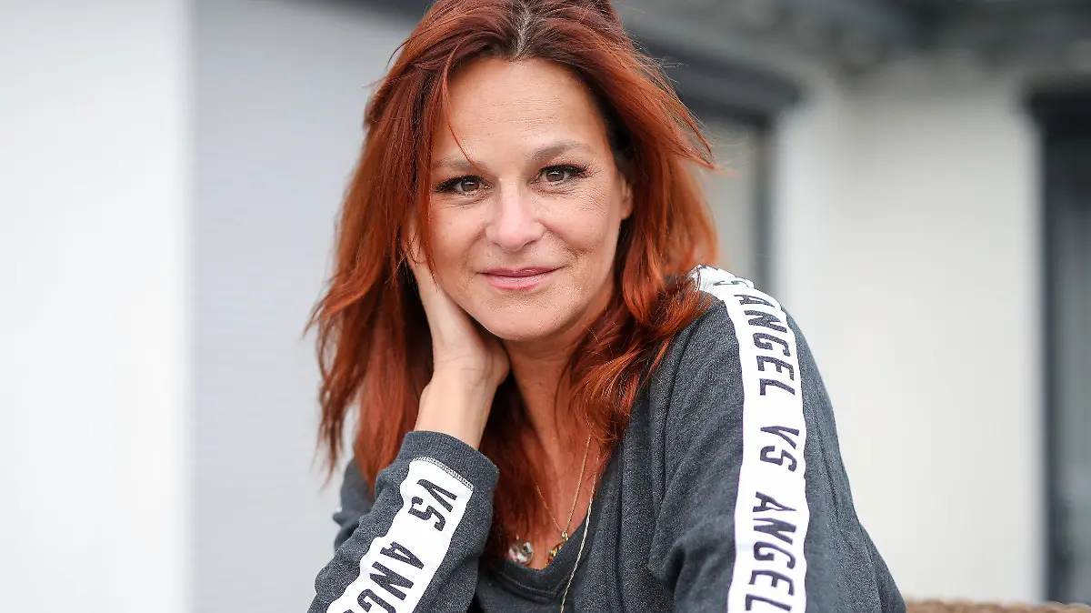 ARCHIV - 24.10.2019, Baden-Württemberg, Westhausen: Die Sängerin Andrea Berg, aufgenommen bei einem dpa-Interview. (zu dpa: «Andrea Bergs Traumwelten - Schlagerstar gibt Einblicke vor neuer Tour») Foto: Christoph Schmidt/dpa +++ dpa-Bildfunk +++