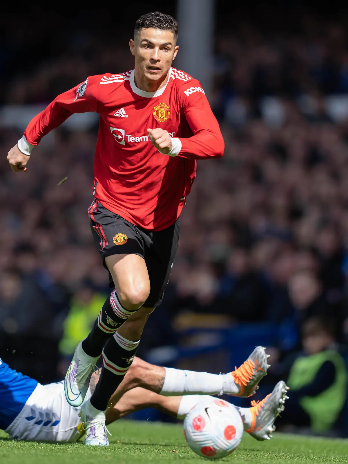  Football - 2021 / 2022 Premier League - Everton vs Manchester United, ManU - Goodison Park - Saturday 9th April 2022 Manchester United s Cristiano Ronaldo is tackled by Everton s Allan PUBLICATIONxNOTxINxUK