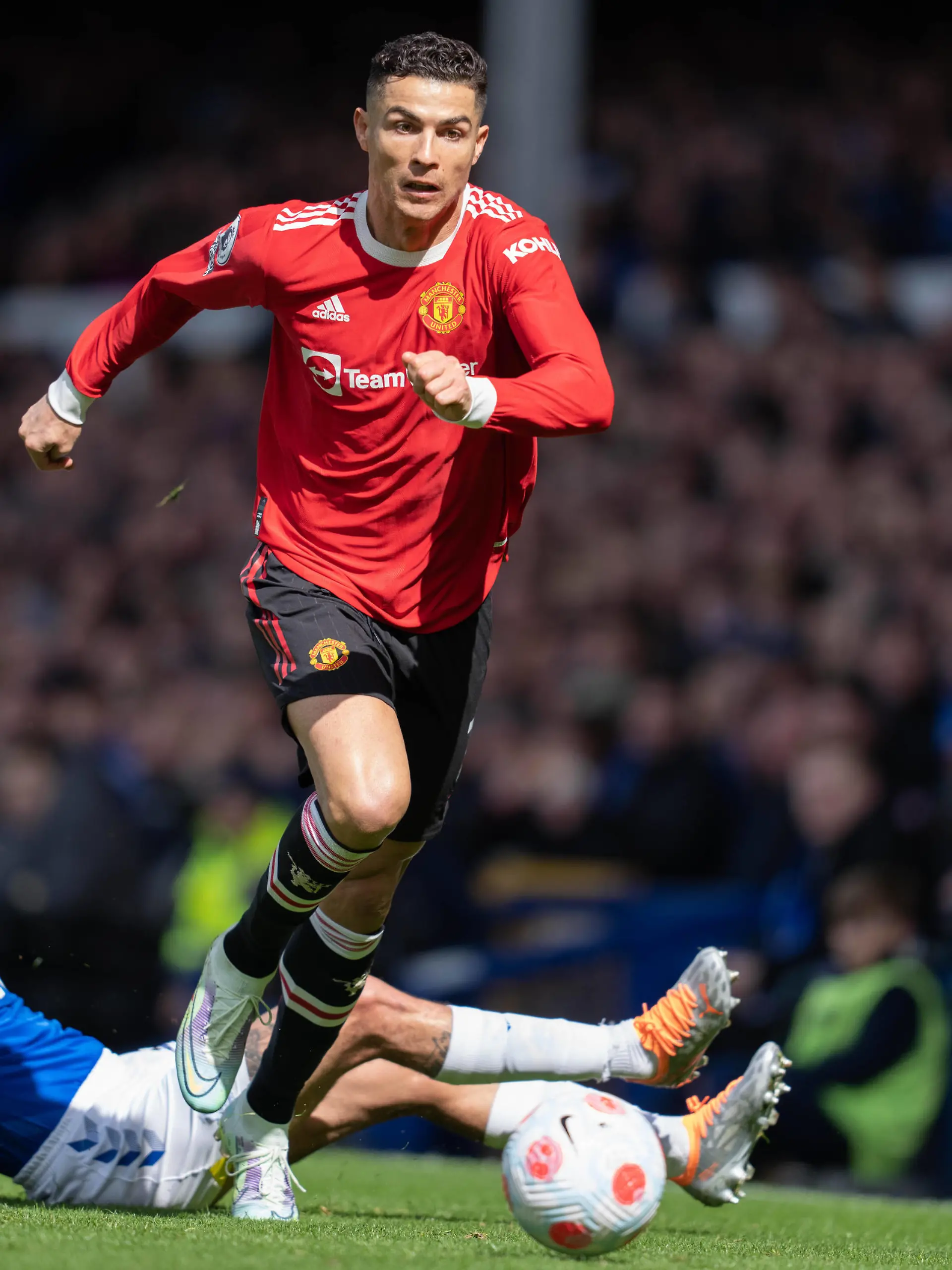  Football - 2021 / 2022 Premier League - Everton vs Manchester United, ManU - Goodison Park - Saturday 9th April 2022 Manchester United s Cristiano Ronaldo is tackled by Everton s Allan PUBLICATIONxNOTxINxUK