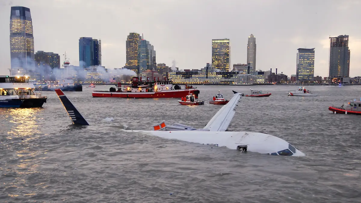 An Airbus 320 US Airways aircraft that went down in the Hudson River is seen in New York, Thursday, Jan. 15, 2009. (AP Photo/Edouard H. R. Gluck) |