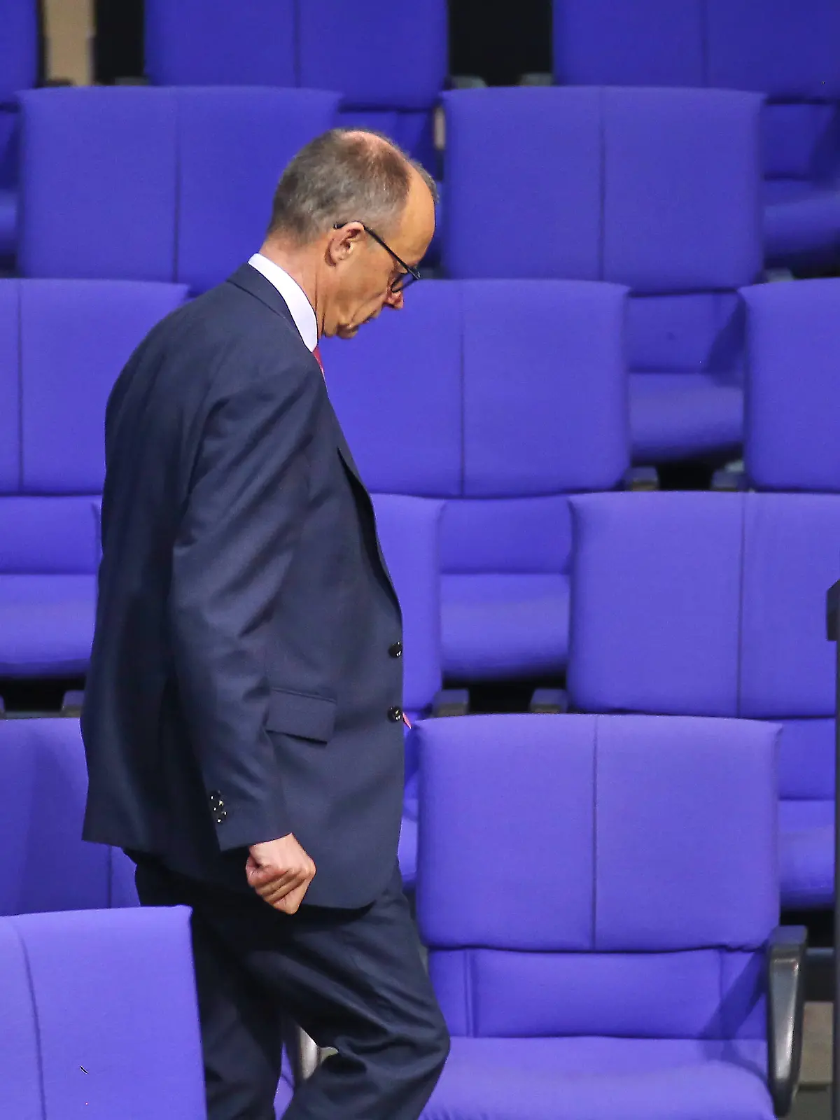 CDU-Chef Friedrich Merz verlässt den Bundestag