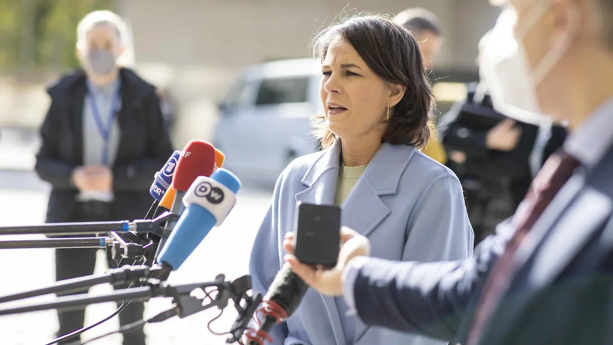  Bundesaussenministerin, Annalena Baerbock Buendnis 90/Die Gruenen, beim Rat fuer Aussenbeziehungen in Luxemburg. Hier bei einem Pressestatement. Luxemburg, 11.04.2022. Luxemburg Luxemburg *** German Foreign Minister, Annalena Baerbock Buendnis 90 Die Gruenen , at the Council for Foreign Relations in Luxembourg Here at a press statement Luxembourg, 11 04 2022 Luxembourg Luxembourg Copyright: xThomasxImox