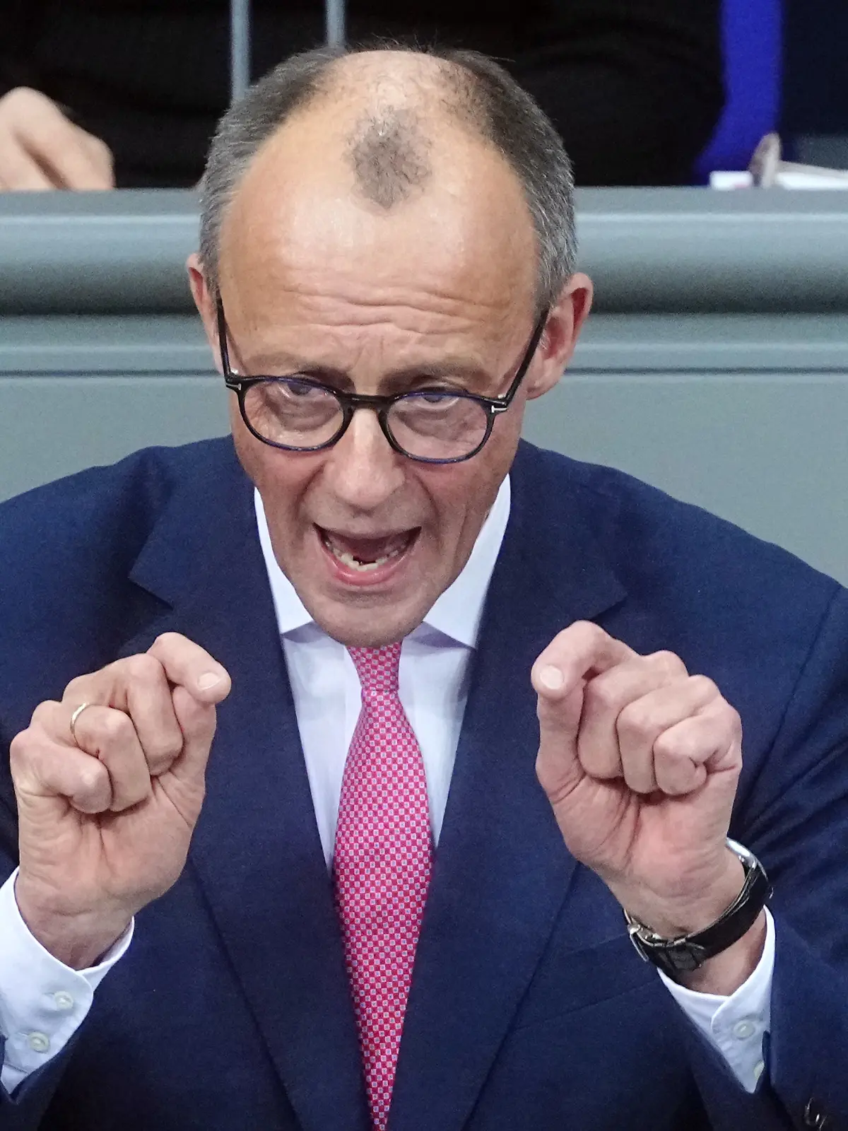 Bild zu: "CDU bringt umstrittenen Gesetzentwurf mit AfD-Stimmen durch den Bundestag"
