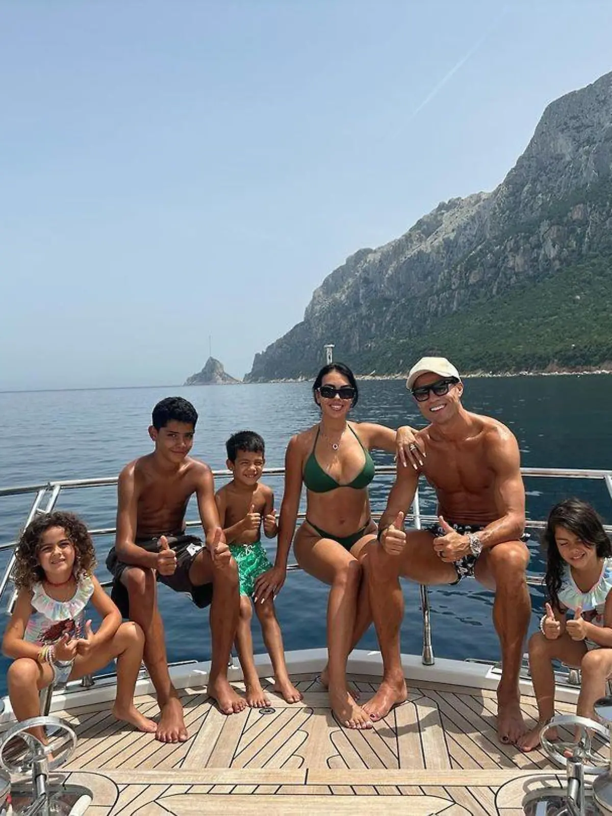 Cristiano Ronaldo und Georgina Rodriguez machen Liebes-Urlaub auf einer Luxus-Yacht.