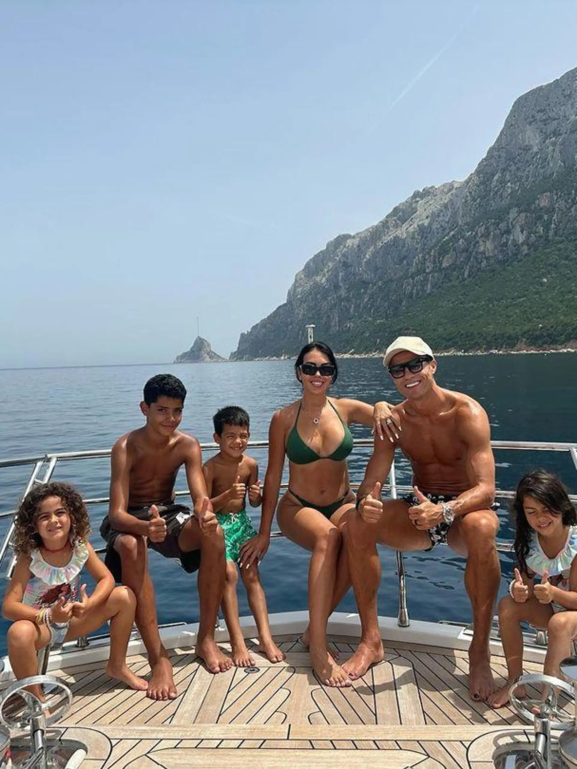 Cristiano Ronaldo und Georgina Rodriguez machen Liebes-Urlaub auf einer Luxus-Yacht.