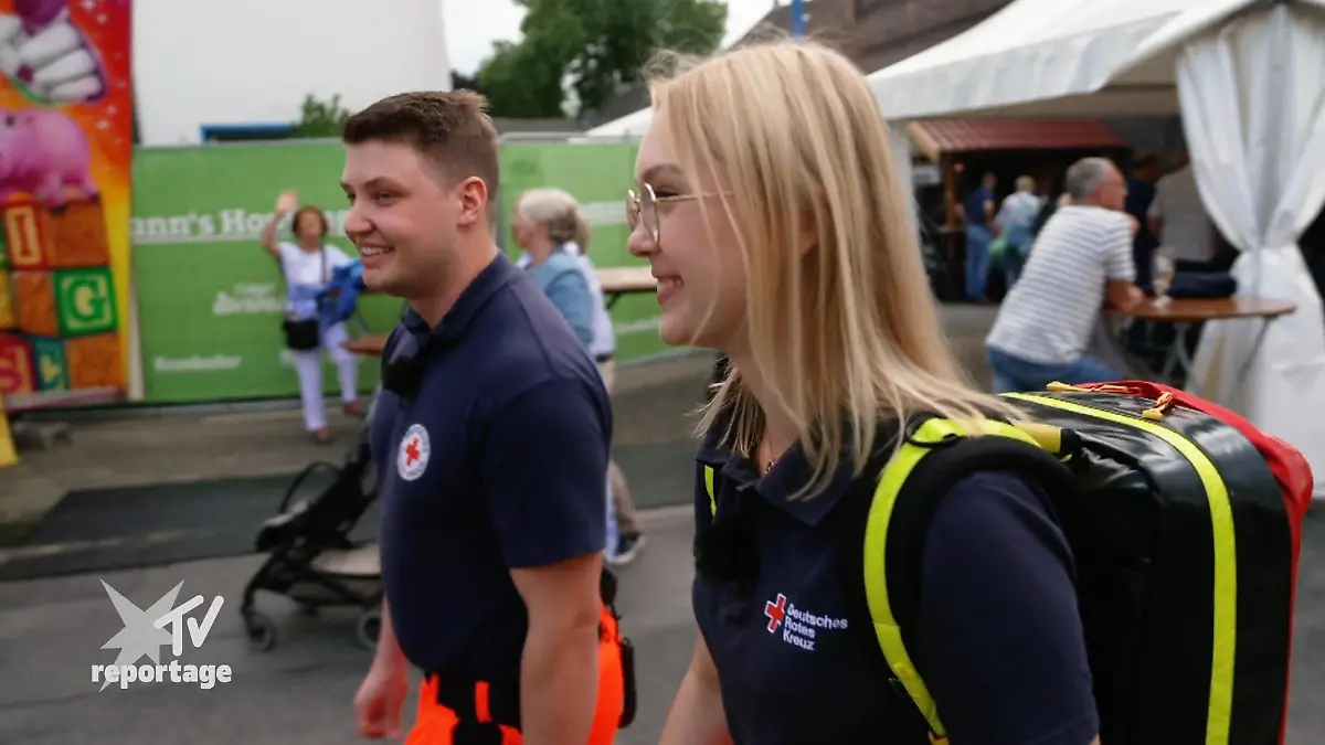 100 ehrenamtliche DRK-Helfer sorgen für Sicherheit Rettungskräfte im Einsatz