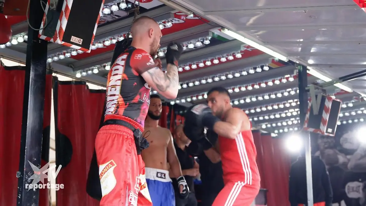 Schausteller Charlie Schultz öffnet seinen Fight Club Adrenalin pur