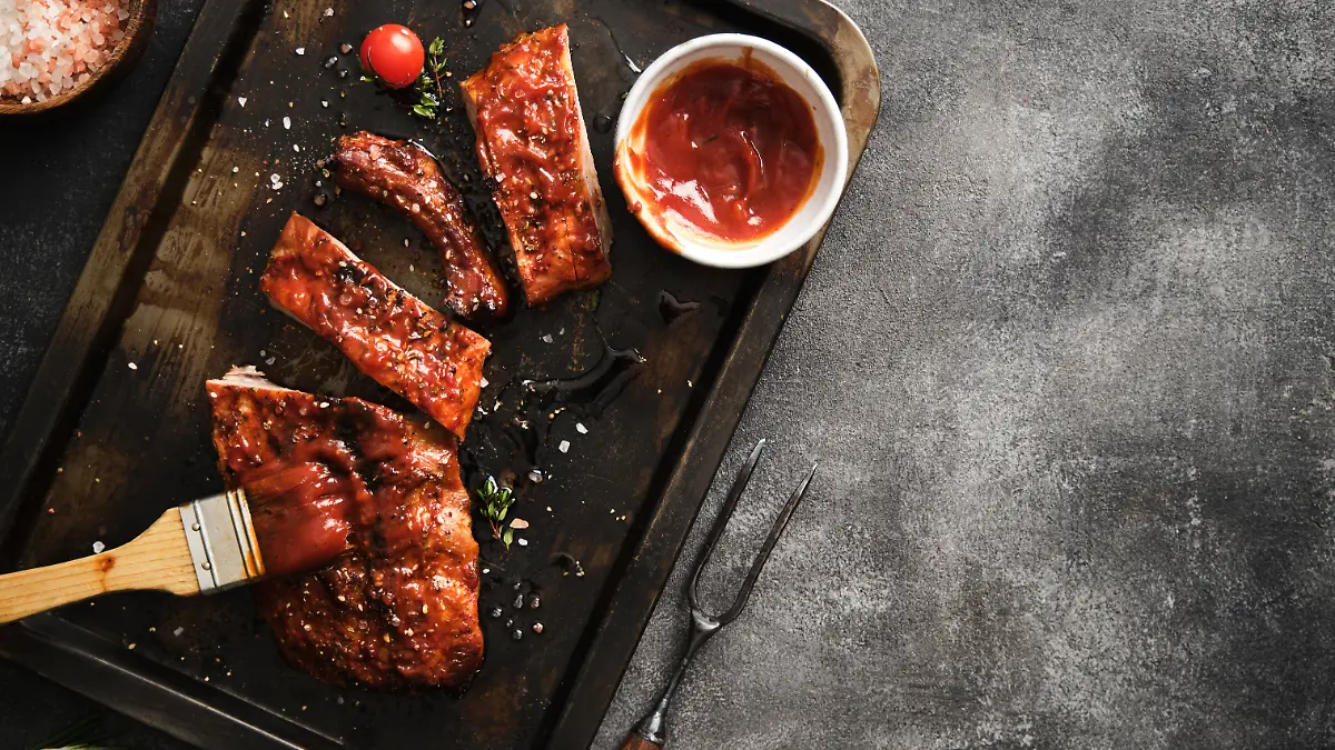 Gegrilles Steak mit Grillsauce