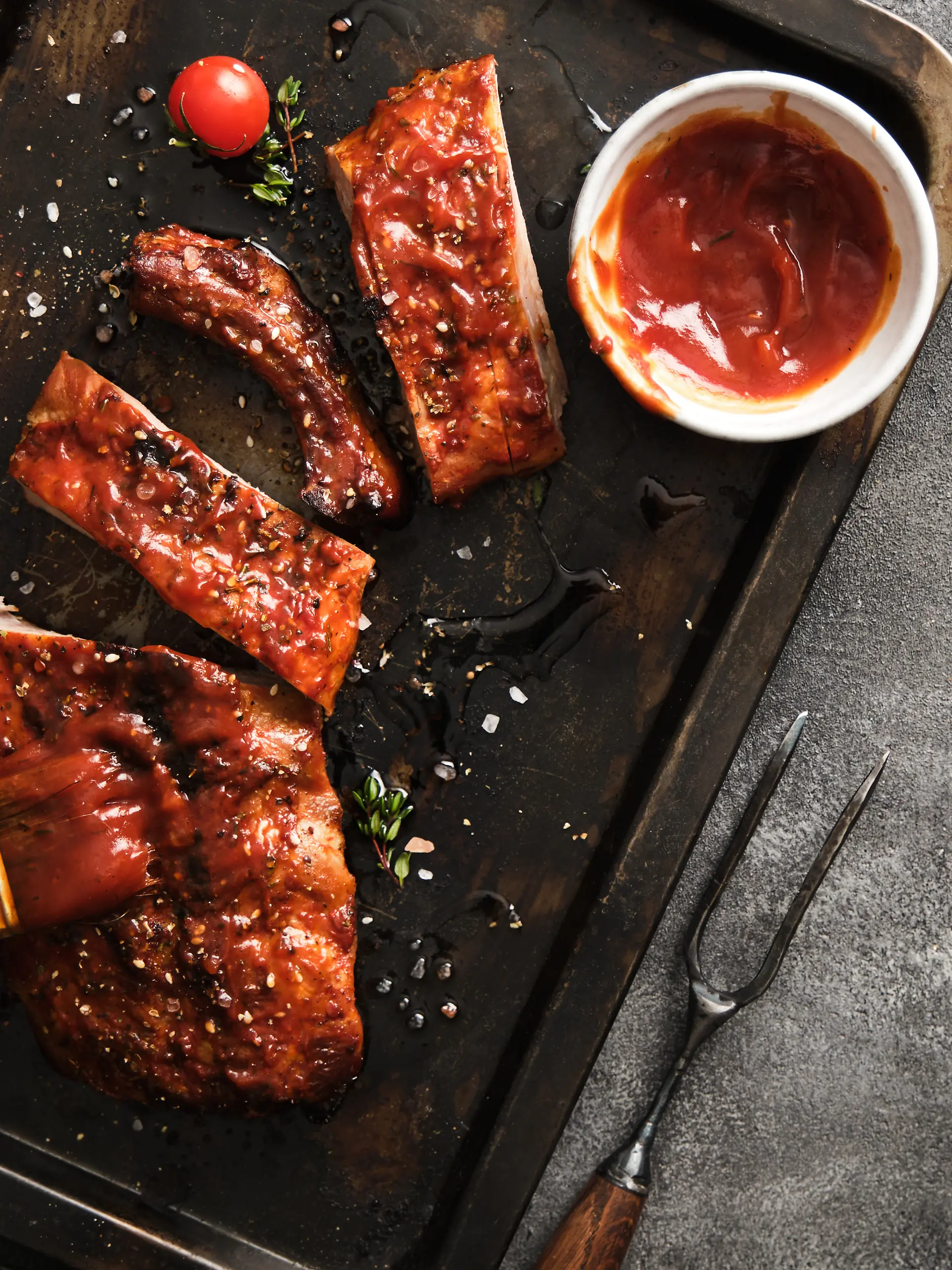 Gegrilles Steak mit Grillsauce