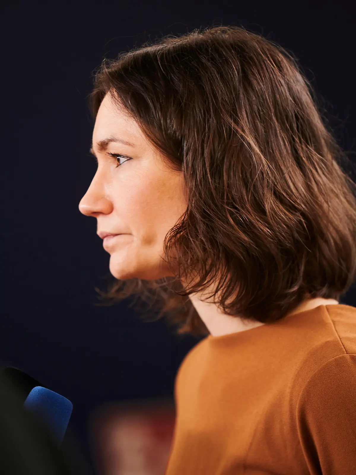 Anne Spiegel ( Bündnis 90/die Grünen), Bundesministerin für Familie, Senioren, Frauen und Jugend hat bei einem kurzfristig einberufenen Statement ihren vierwöchigen Familienurlaub nach der Flutkatastrophe im vergangenen Sommer als Fehler bezeichnet und sich dafür entschuldigt.