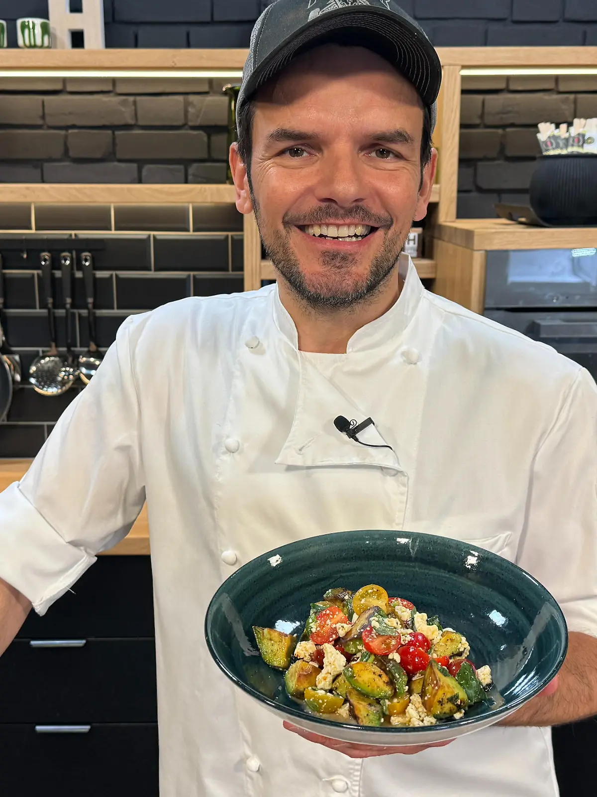 Bild zu: "Avocado-Tomaten-Feta! Für diesen Deluxe-Salat braucht ihr keine zehn Minuten"