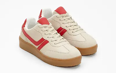 Plateau-Sneaker mit Rot