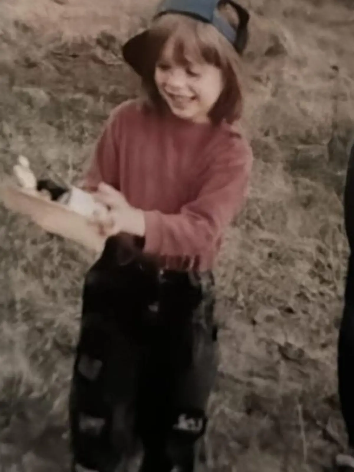 Wer ist denn diese süße Maus auf der Wiese? Heute ist sie Influencerin und hat selber schon drei Kinder.
