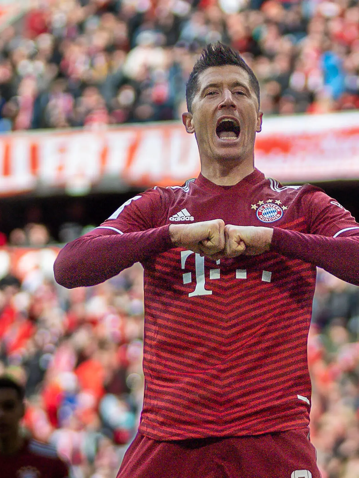  Tor zum 1:0 durch Robert Lewandowski FC Bayern Muenchen, 09, Elfmeter, positive Emotionen, GER, FC Bayern Muenchen vs. FC Augsburg, Fussball, Bundesliga, 29. Spieltag, Spielzeit 2021/2022, 09.04.2022, DFB/DFL regulations prohibit any use of photographs as image sequences and/or quasi-video., GER, FC Bayern Muenchen vs. FC Augsburg, Fussball, Bundesliga, 29. Spieltag, Spielzeit 2021/2022, 09.04.2022 Muenchen *** Goal to 1 0 by Robert Lewandowski FC Bayern Muenchen, 09 , penalty kick, positive emotions, GER, FC Bayern Muenchen vs FC Augsburg, Football, Bundesliga, 29 Spieltag, Spielzeit 2021 2022, 09 04 2022, DFB DFL regulations prohibit any use of photographs as image sequences and or quasi video , GER, FC Bayern Muenchen vs FC Augsburg, Football, Bundesliga, 29 Spieltag, Spielzeit 2021 2022, 09 04 2022 Muenchen Copyright: xEibner-Pressefoto/SaschaxWaltherx EP_EER