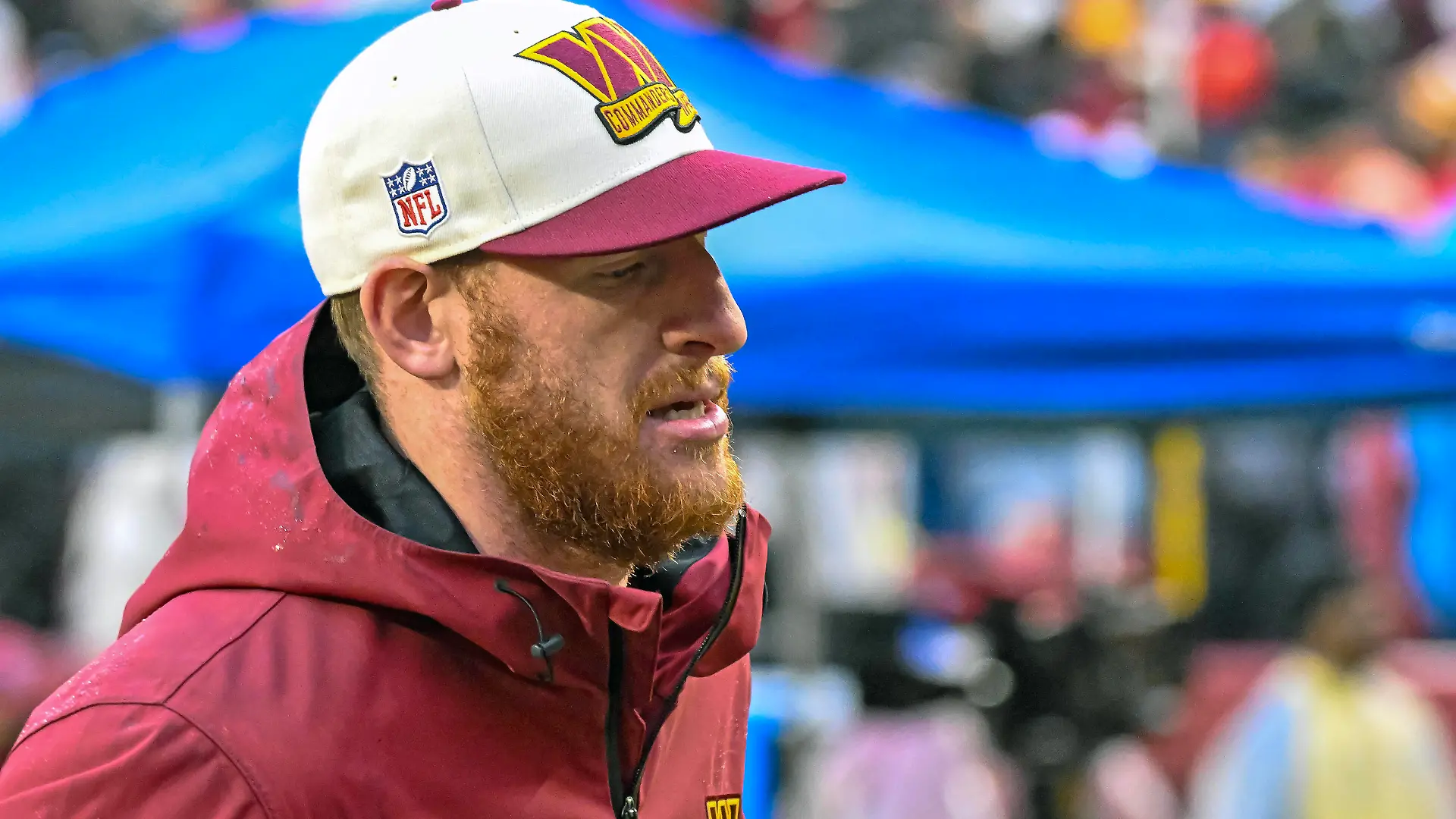 LANDOVER, MD - NOVEMBER 27: Washington Commanders quarterback Carson Wentz 11 runs off the field following the NFL, American Football Herren, USA game between the Atlanta Falcons and the Washington Commanders on November 27, 2022 at Fed Ex Field in Landover, MD. Photo by Mark Goldman/Icon Sportswire NFL: NOV 27 Falcons at Commanders Icon749221127188