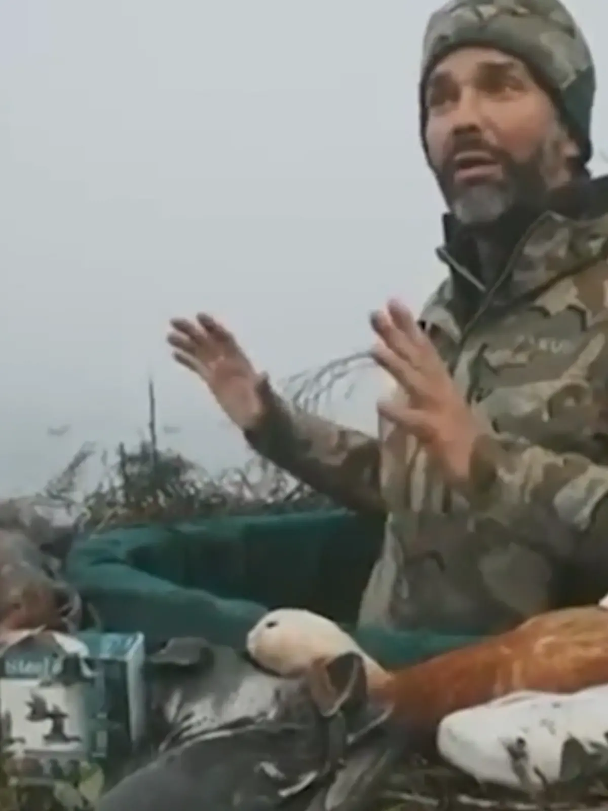 Ein Screenshot aus dem Video zeigt Donald Trump Junior während der Jagd. 