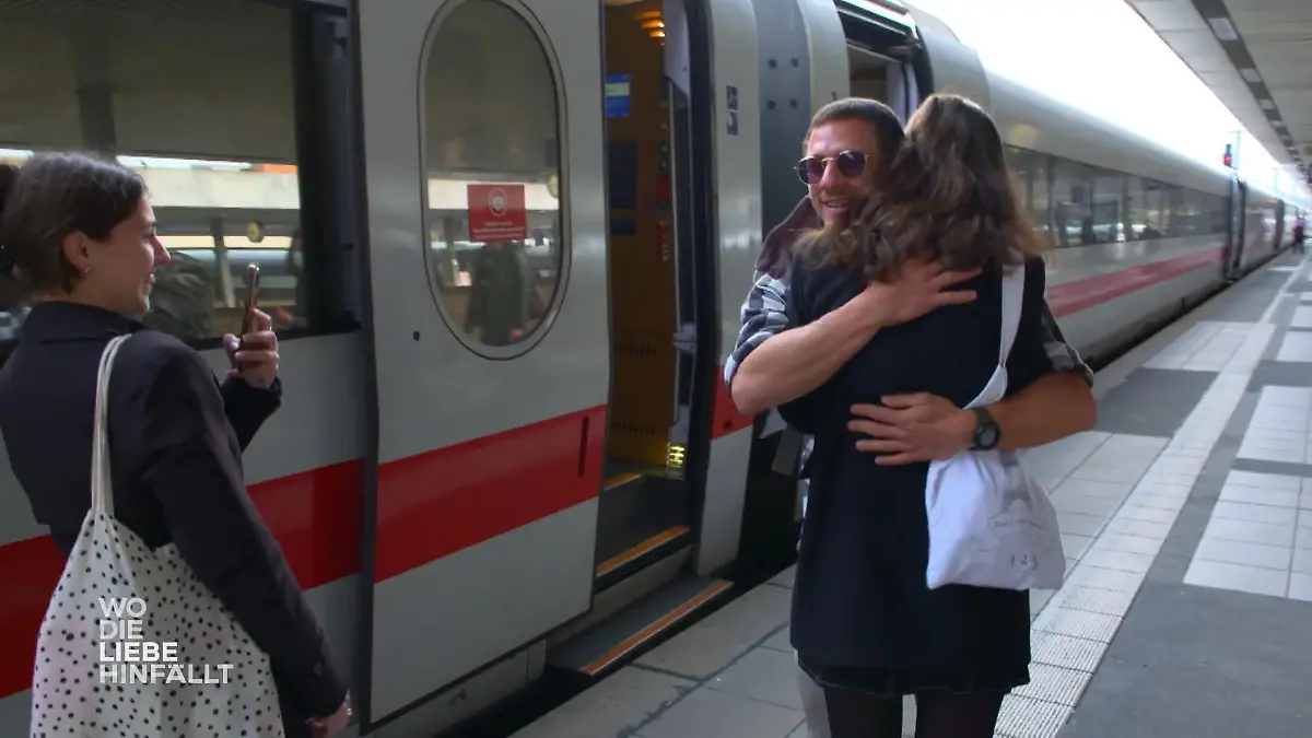Amalia und Alexandros lernen sich endlich richtig kennen Nach einem Jahr texten