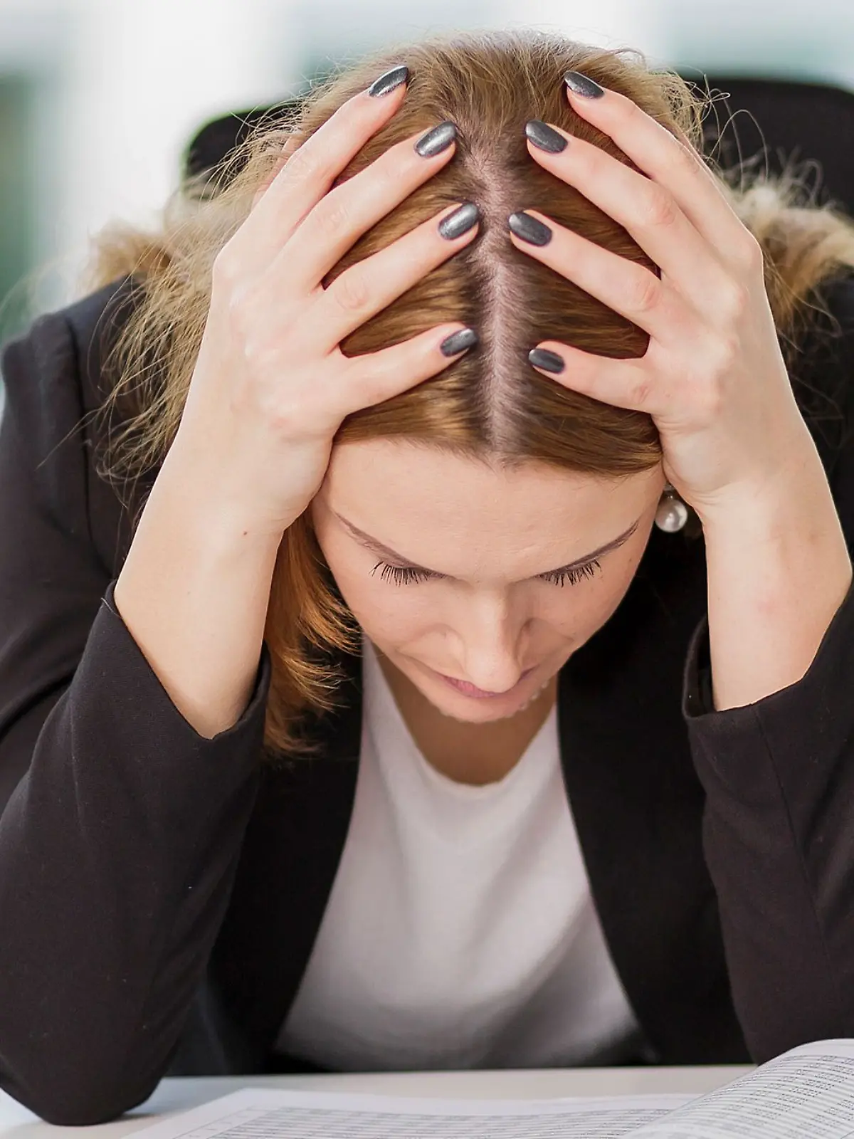 Wenn nichts mehr geht: Ein Burnout kann sich durch unterschiedliche Beschwerden bemerkbar machen. 