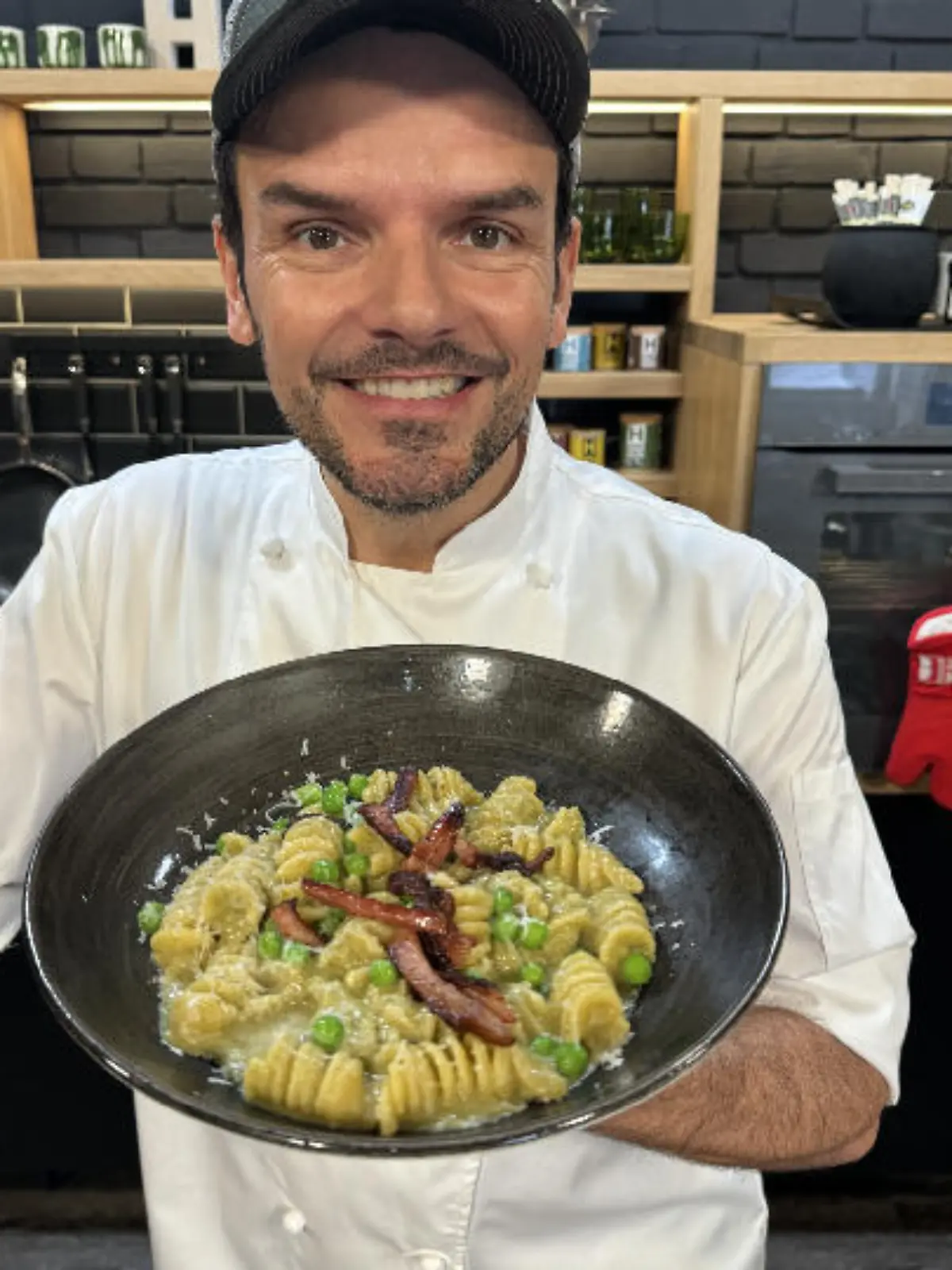 "Leckerstes Mittagessen der Welt": Hensslers Pasta mit Speck und ... "Leckerstes Mittagessen der Welt": Hensslers Pasta mit Speck und ...