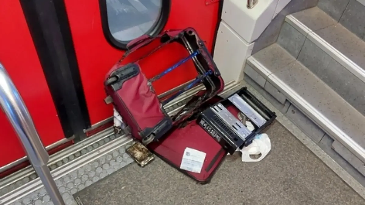 „Coffee to go” mal anders – doch der Koffer hat den heißen Einsatz nicht überlebt.