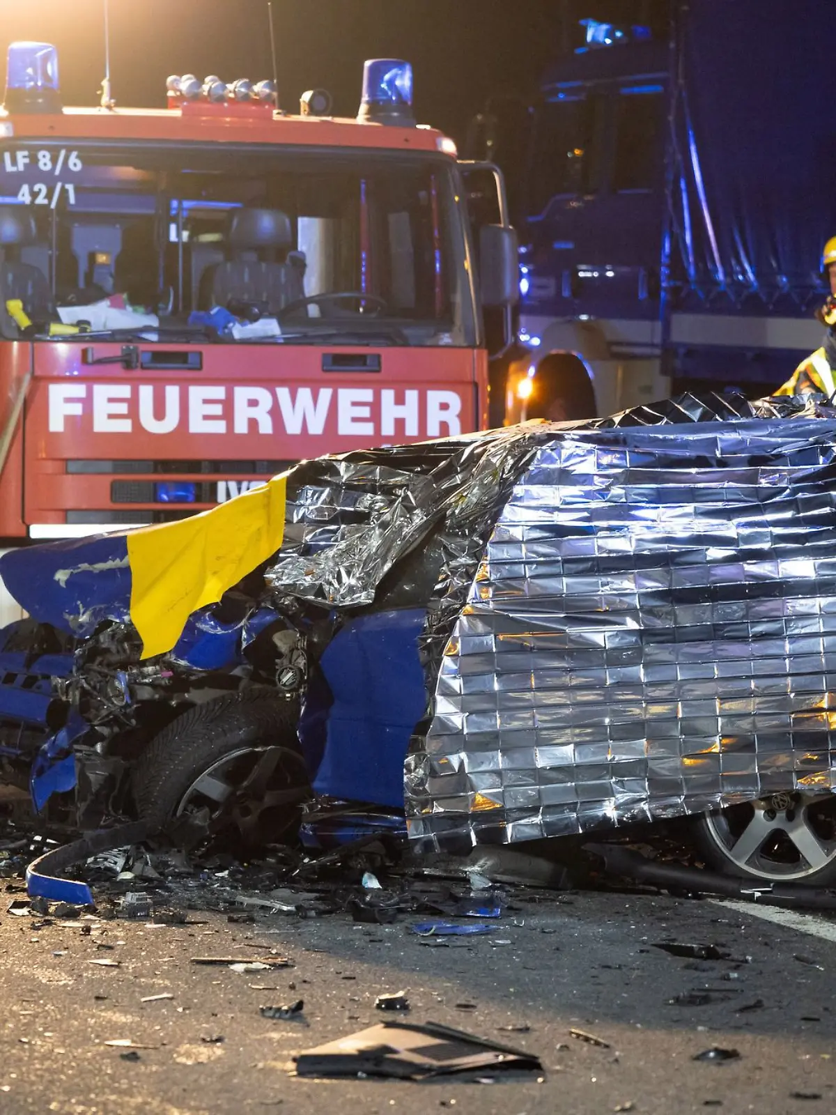 Bild zu: "Geisterfahrerin (18) stirbt bei Frontalcrash"