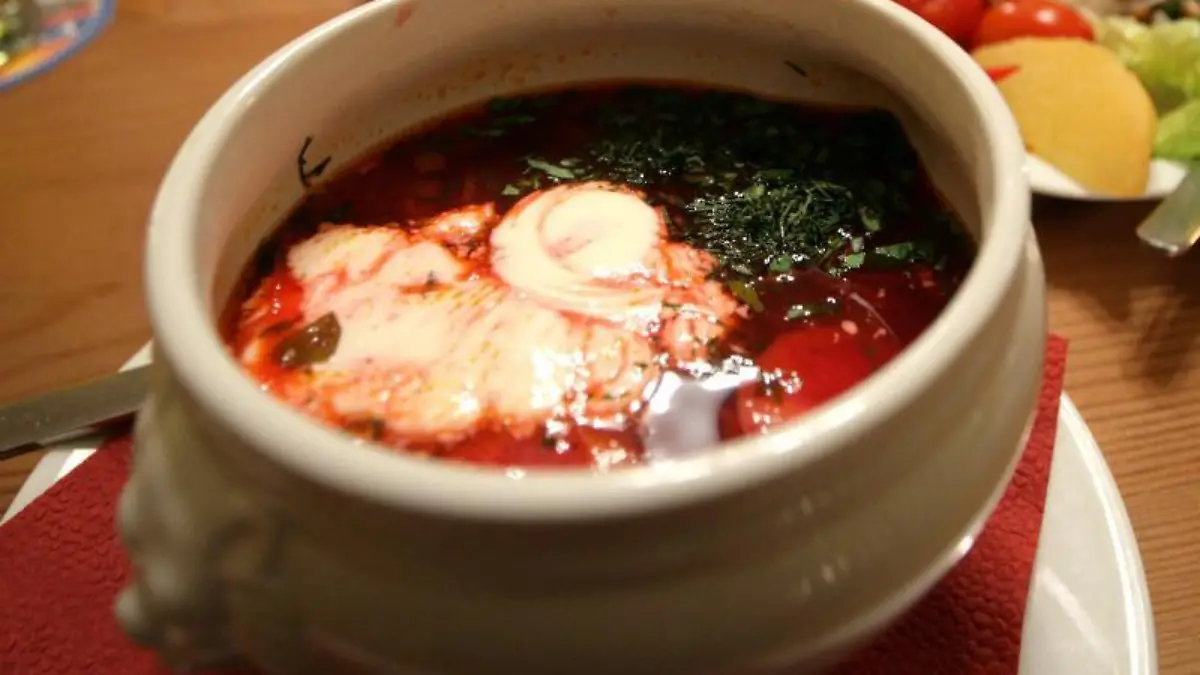 Die kräftige Suppe gehört in Russland schon seit Jahrhunderten zu den beliebtesten Gerichten. Foto: Johannes Eisele
