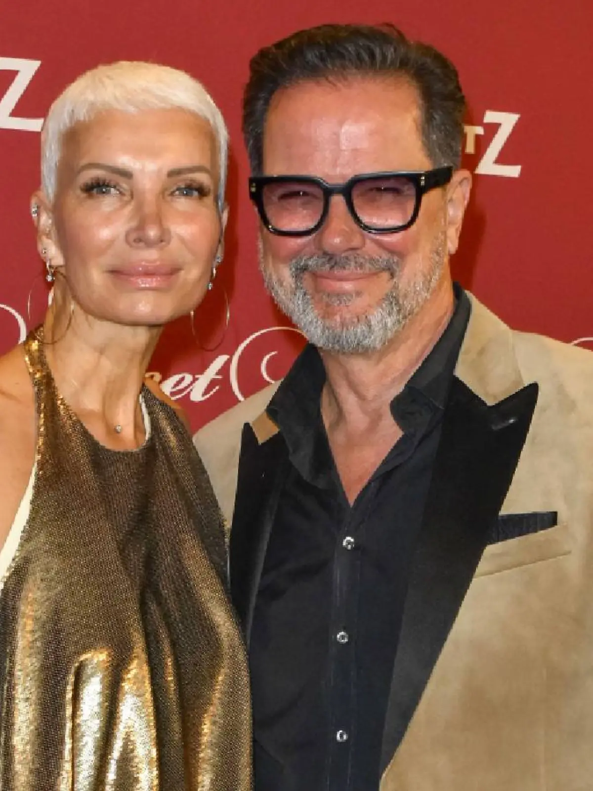 Britt und Alex Jolig verraten uns, dass sie sich eine Zahnbürste teilen.