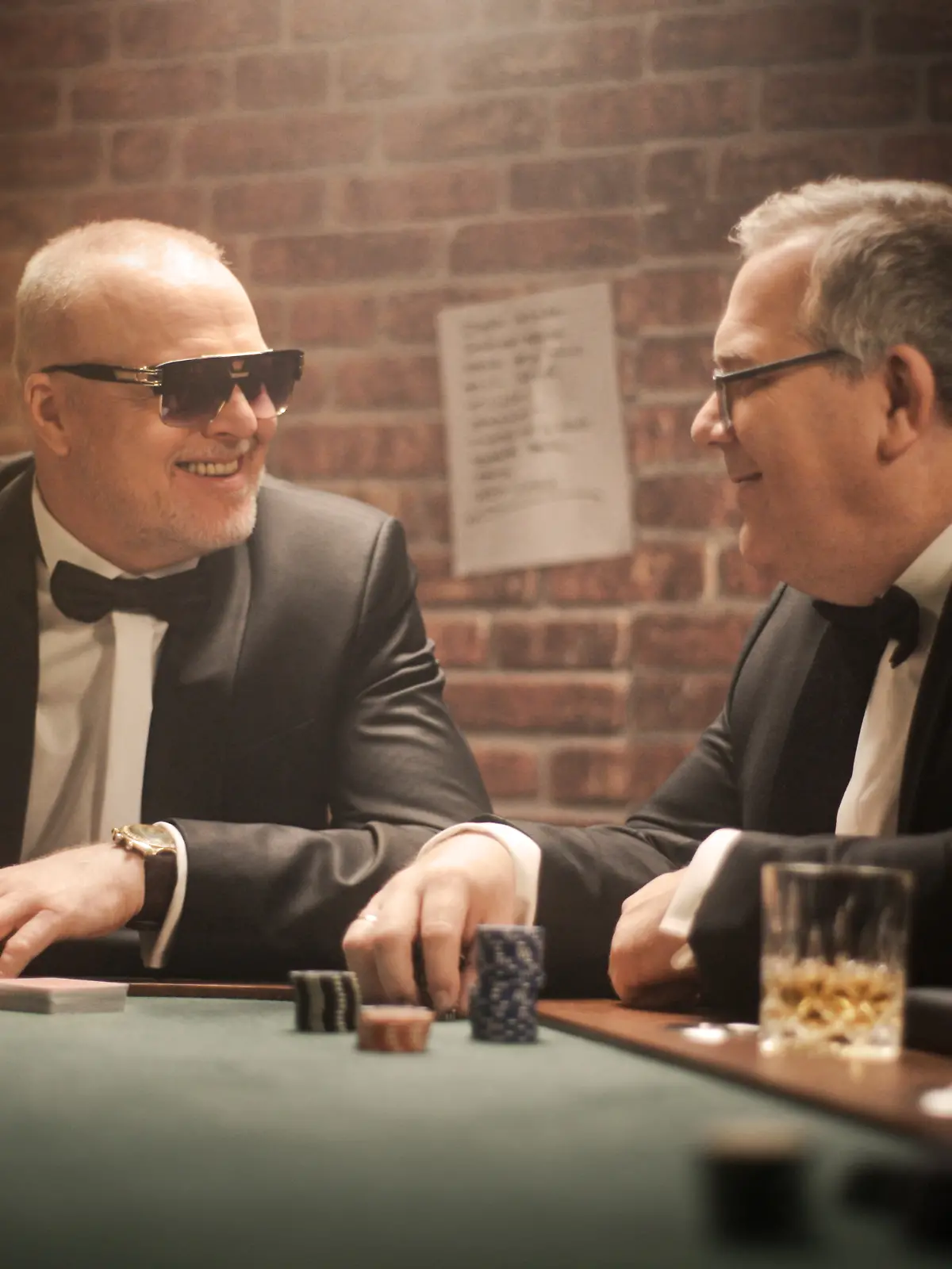 Stefan Raab und Elton setzen sich bei RTL an den Pokertisch. 