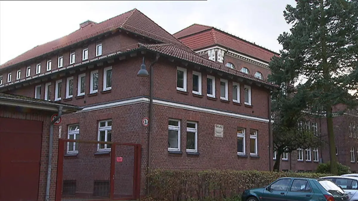 Hier im Kinder- und Jugendnotdienst in Hamburg lebt Leon A. aktuell. Ab sofort er er 24 Stunden betreut.