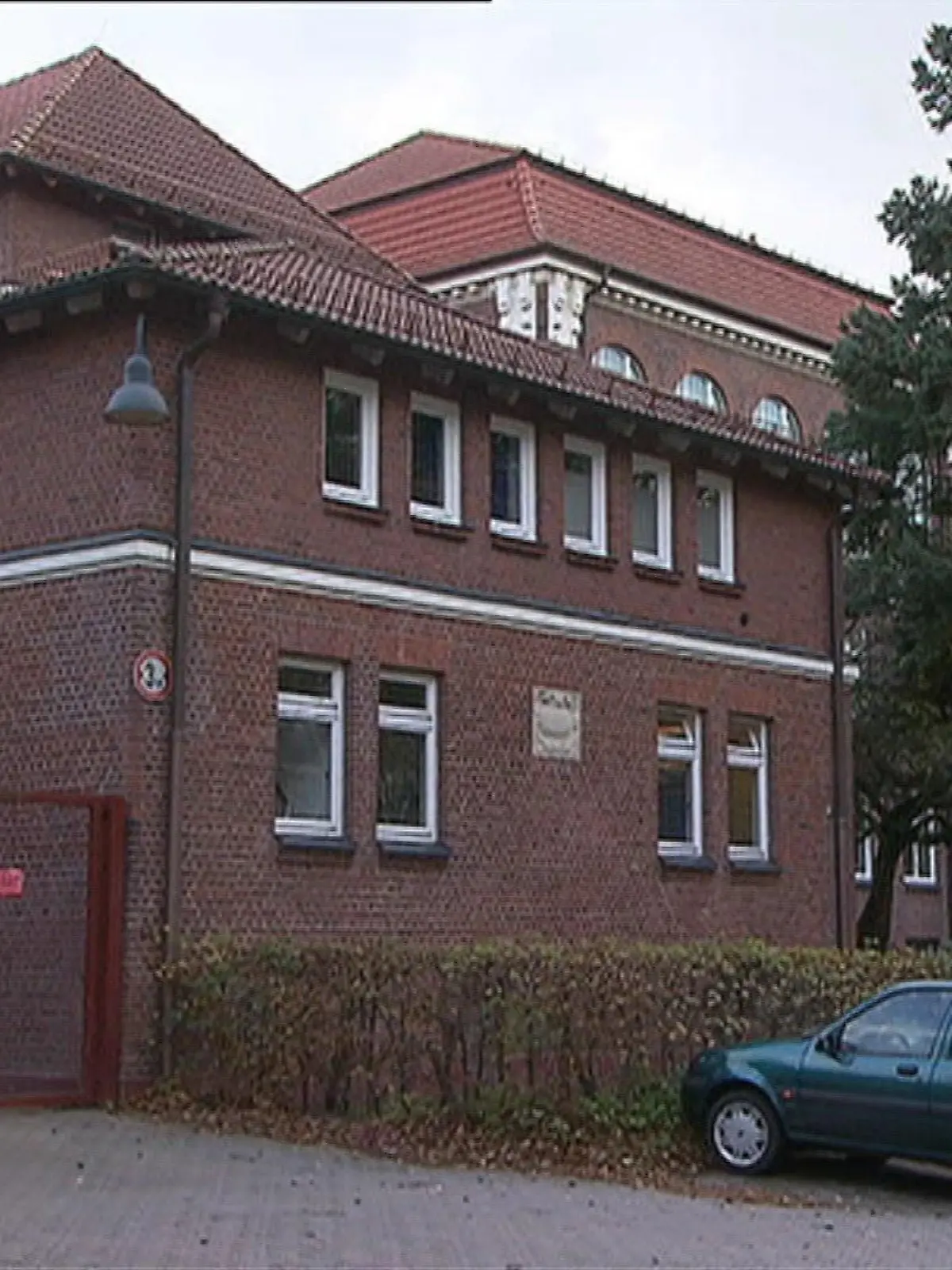 Hier im Kinder- und Jugendnotdienst in Hamburg lebt Leon A. aktuell. Ab sofort er er 24 Stunden betreut.