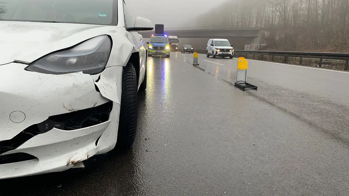 Das Glatteis in NRW sorgt für zahlreiche Unfälle.