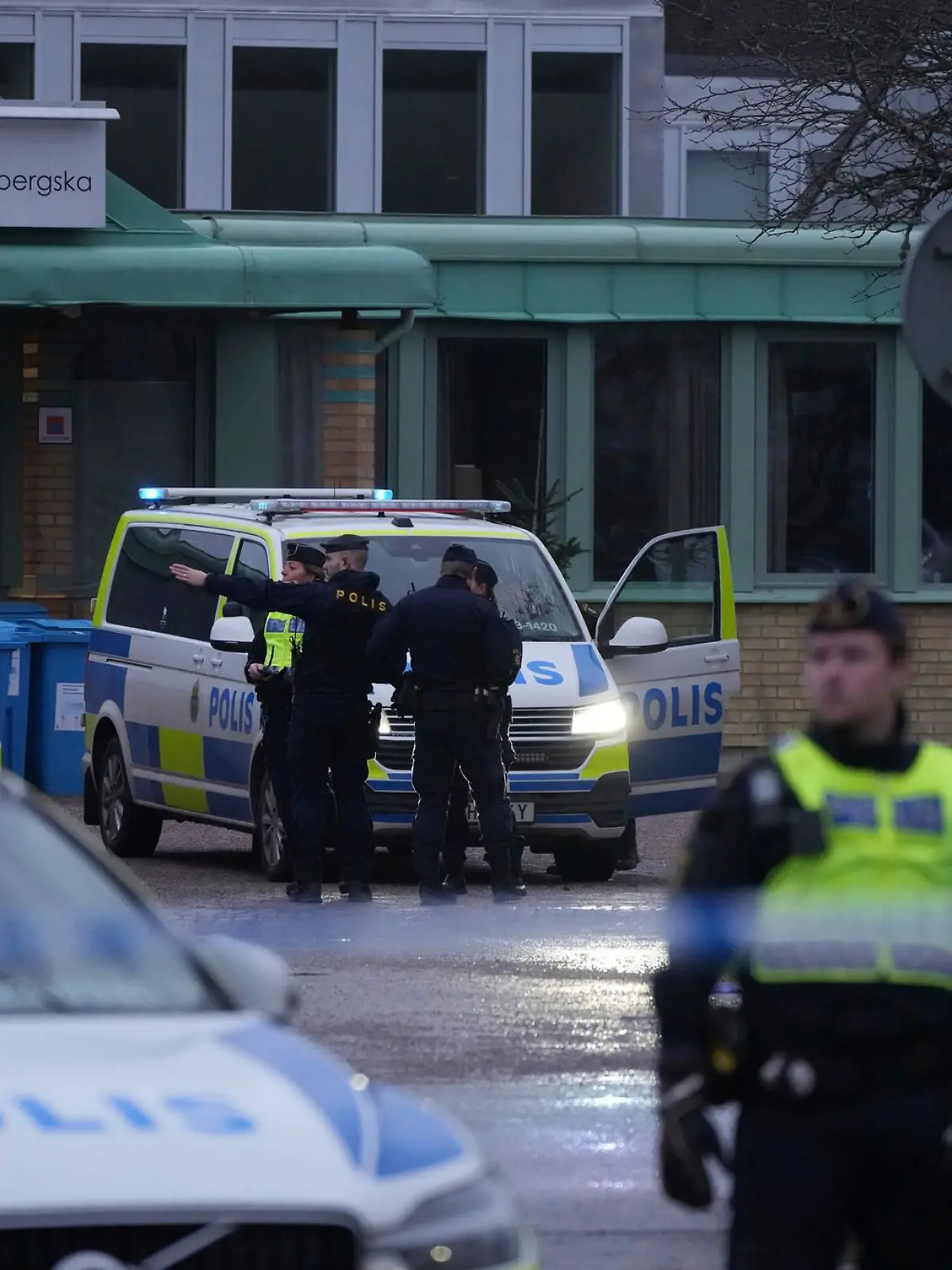 Bild zu: "Elf Tote bei Schüssen an Schule in Schweden"