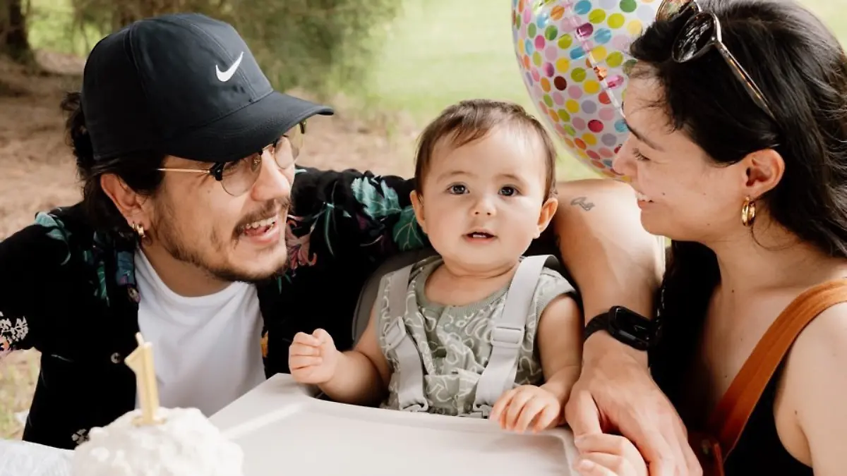 Baby Olivia mit ihren Eltern Etienne und Kim Ancelet.  