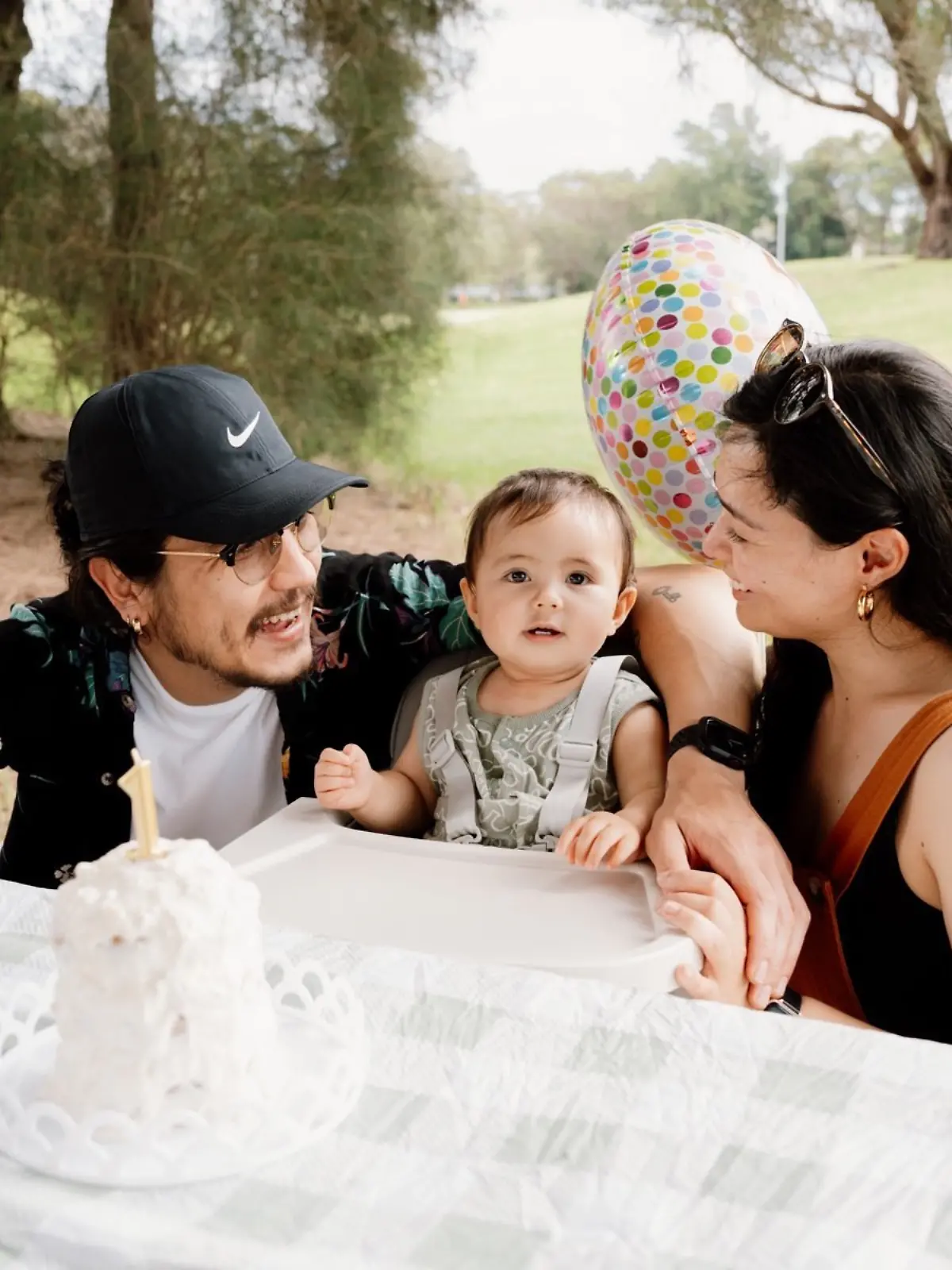 Baby Olivia mit ihren Eltern Etienne und Kim Ancelet.  