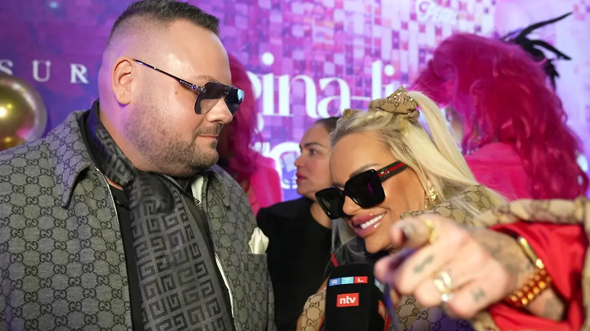 Patrick Zander und Gina-Lisa Lohfink bei der Premiere des Podcasts „Gina-Lisas Gossip Garage“. 
