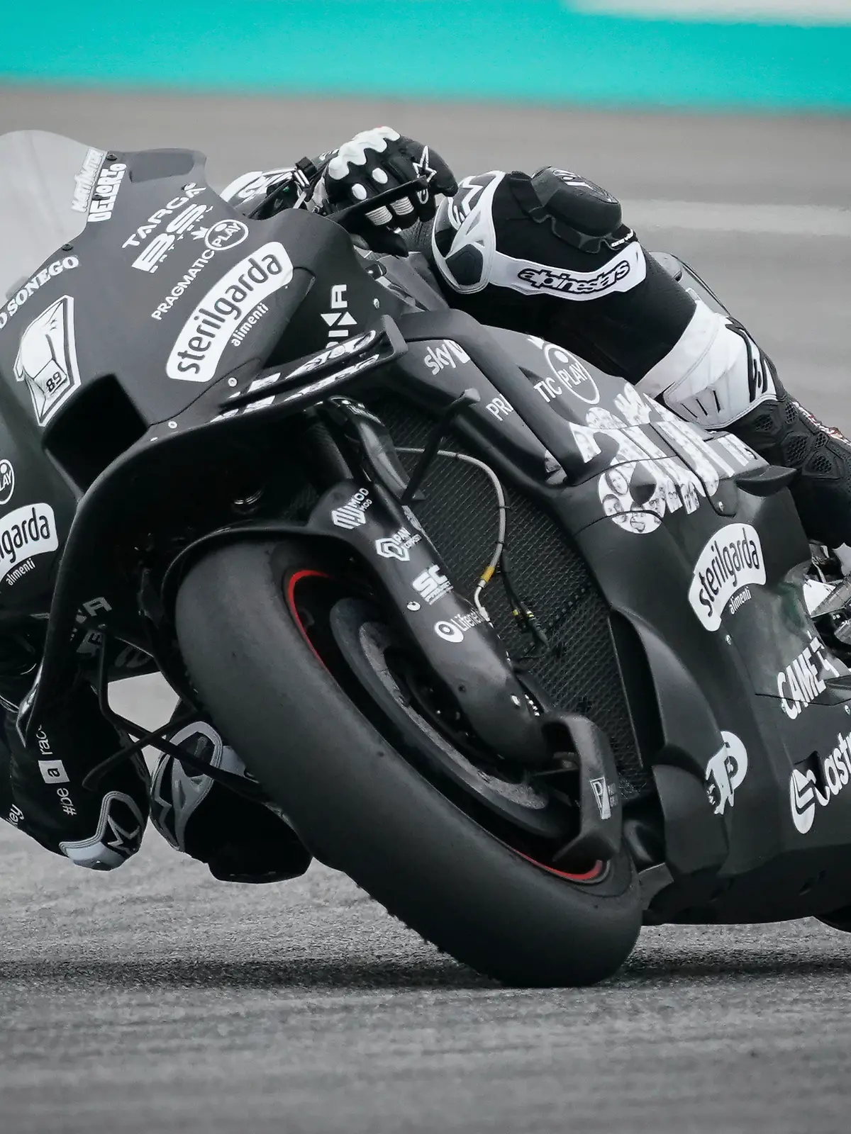 Bild zu: "MotoGP-Weltmeister bricht sich Hand bei Horror-Unfall!"