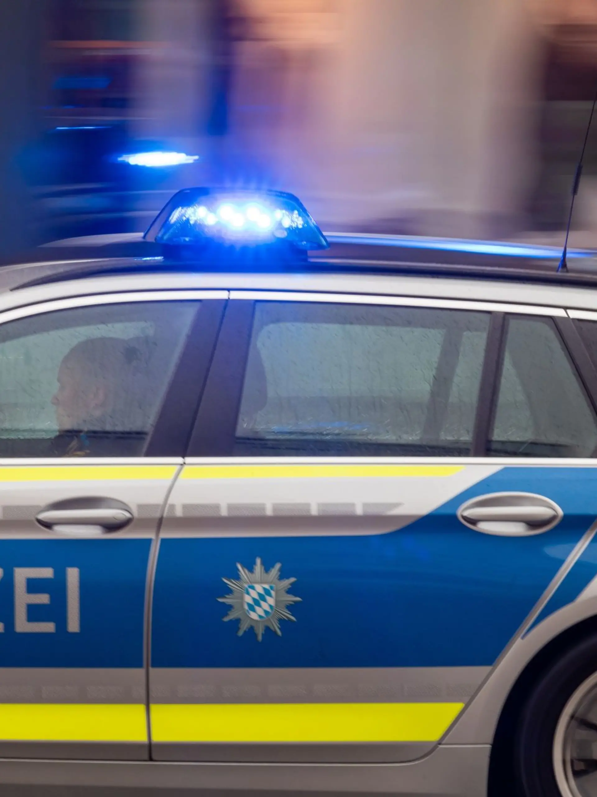 Bild zu: "Influencer löst Polizeieinsatz aus – für seinen TikTok-Livestream!"