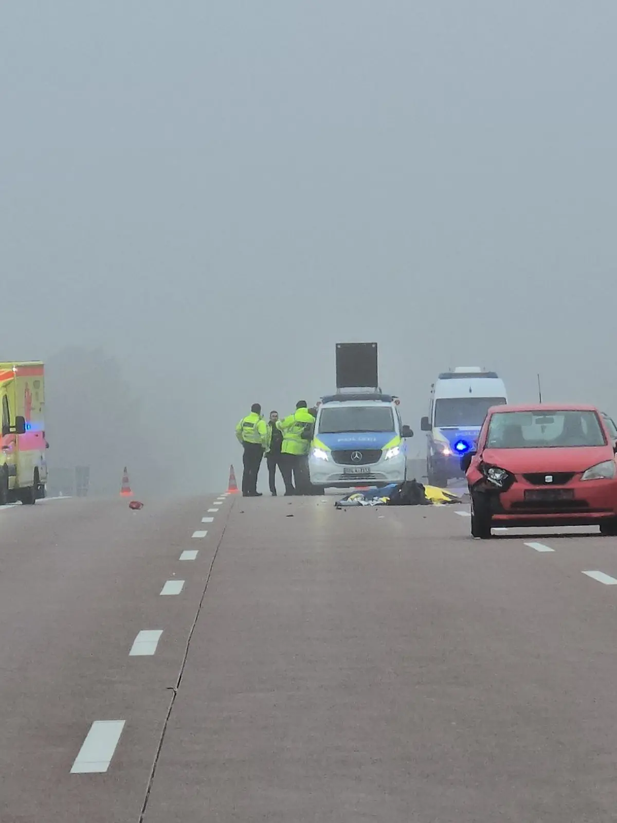 Bild zu: "Mann will Autobahn zu Fuß überqueren und stirbt"