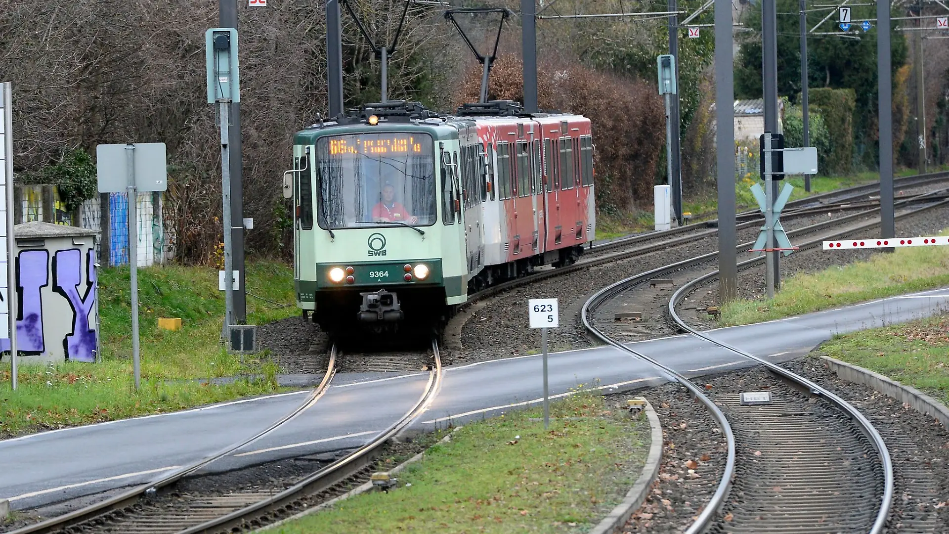 Der Unfall passierte in Höhe der Haltestelle Ollenhauerstraße. (Symbolbild)