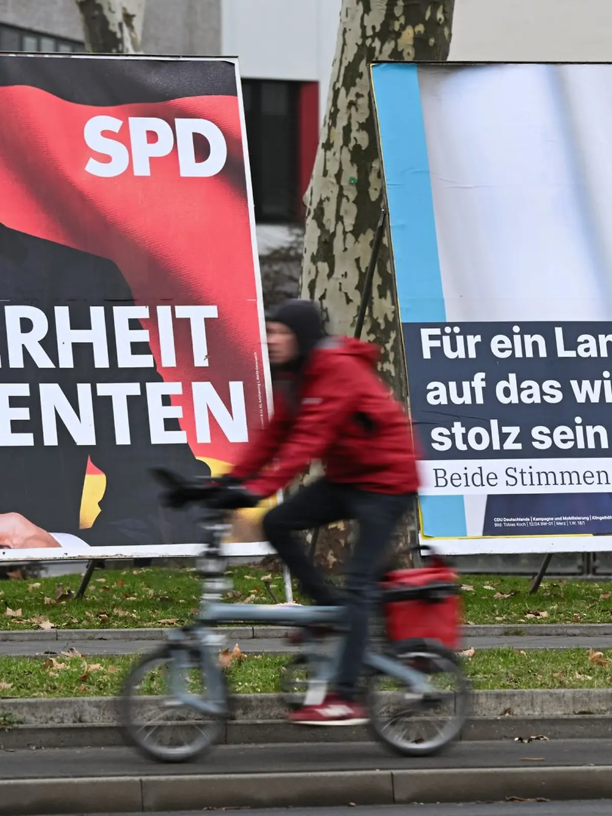 Bild zu: "Mann läuft mit Axt durch Leipzig "