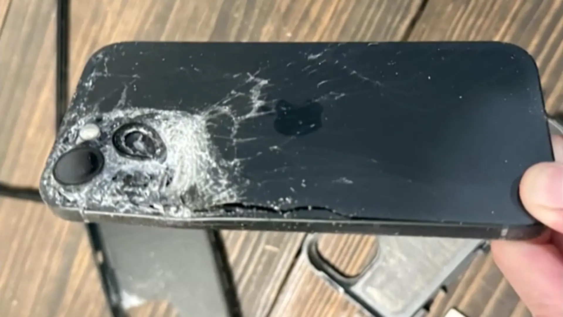 Ein beschädigtes iPhone.