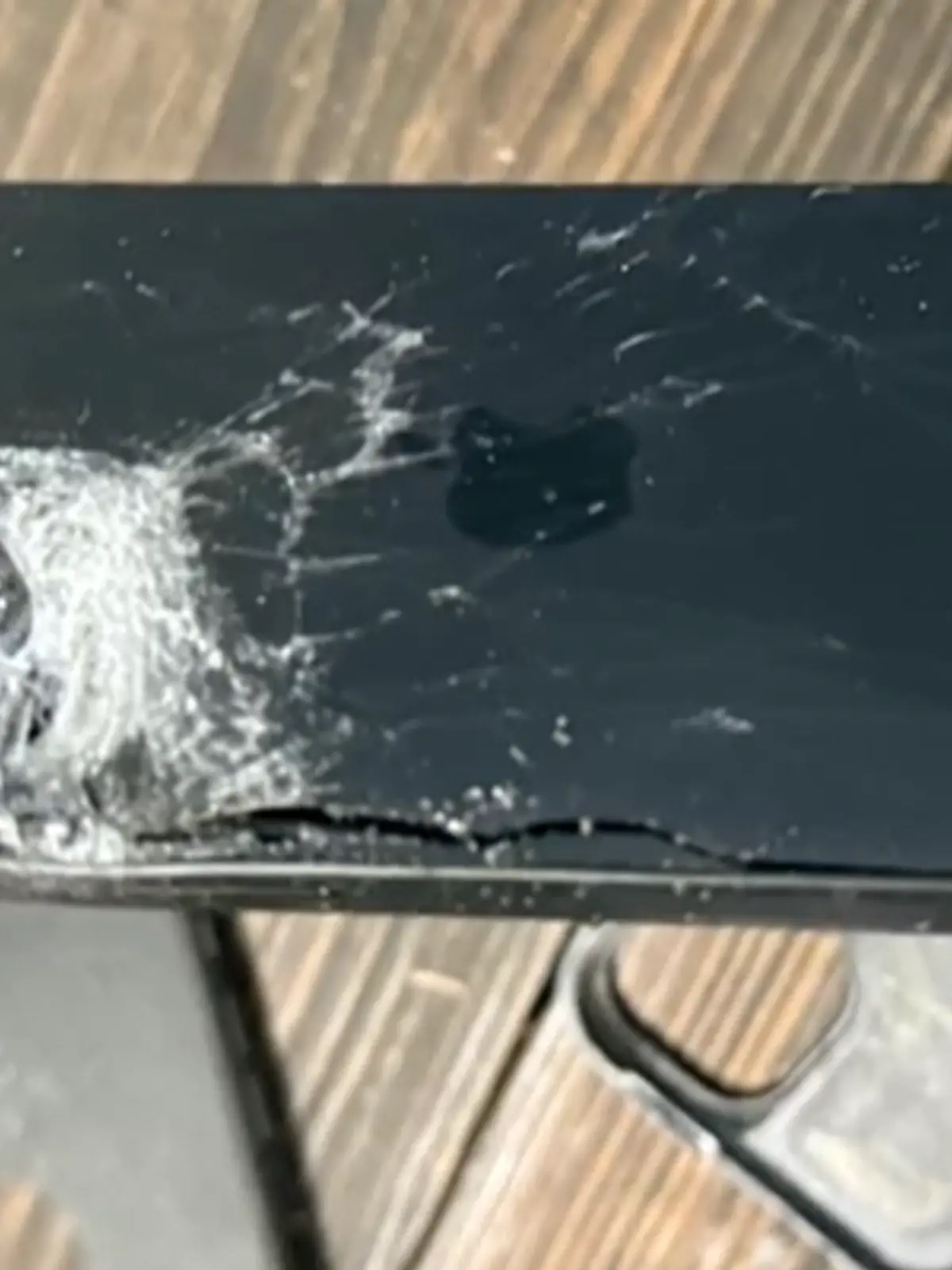 Ein beschädigtes iPhone.