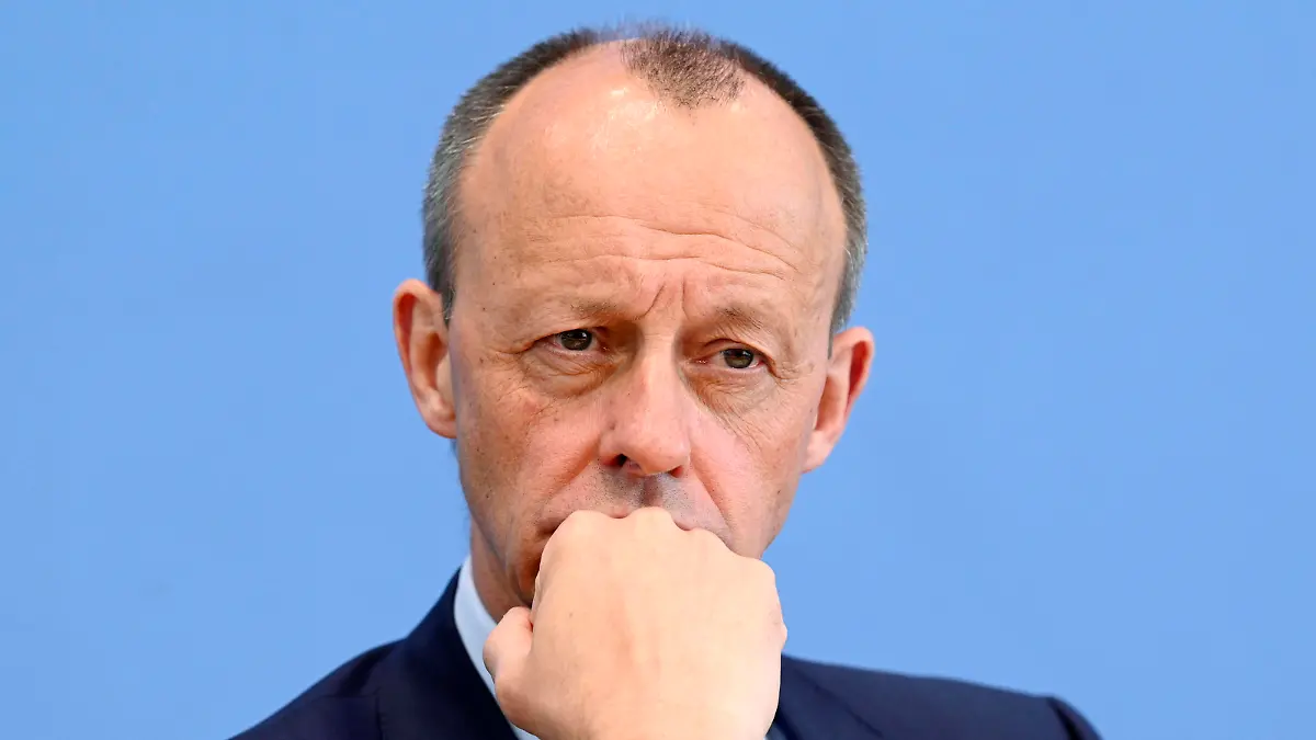 Friedrich Merz bei der Pressekonferenz zur Klage gegen das zweite Nachtragshaushaltsgesetz 2021 im Haus der Bundespressekonferenz. Berlin, 08.04.2022 *** Friedrich Merz at the press conference on the complaint against the second supplementary budget law 2021 in the House of the Federal Press Conference Berlin, 08 04 2022 Foto:xF.xKernx/xFuturexImage
