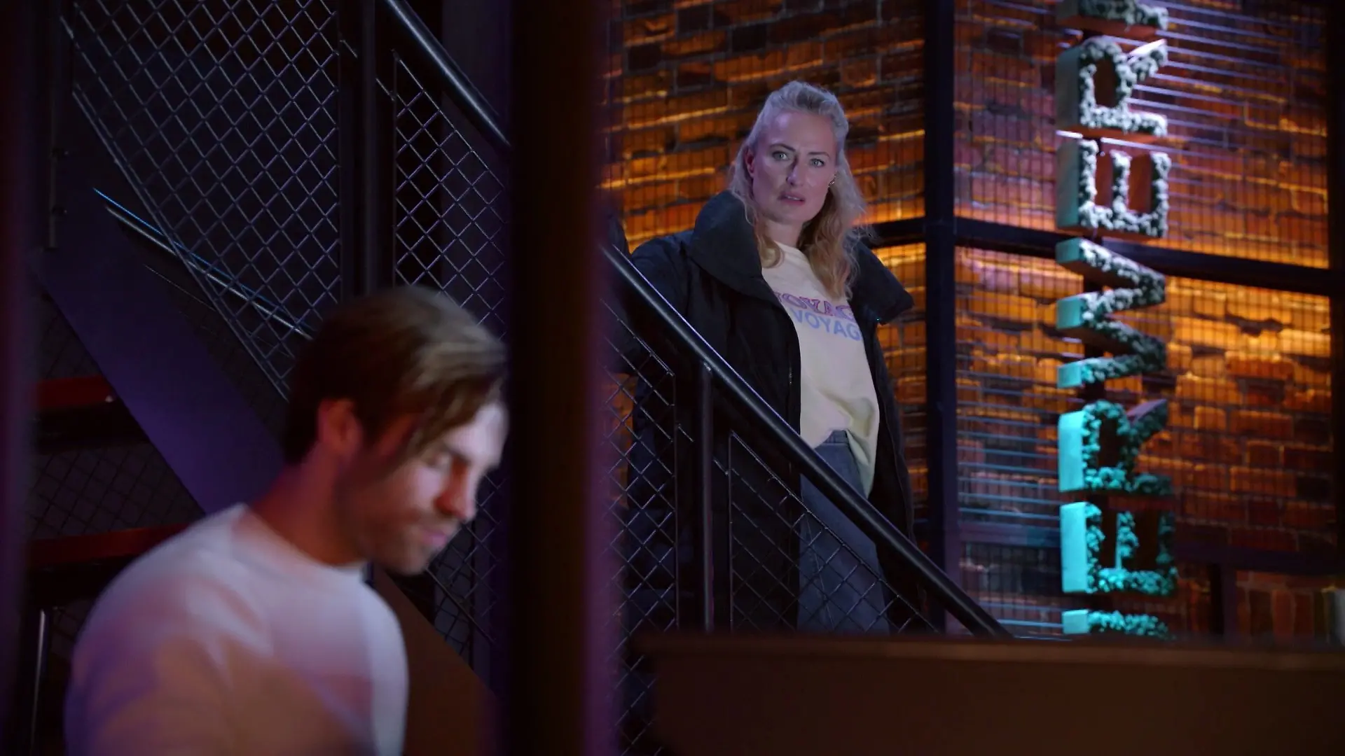 Maren kann ihren Blick einfach nicht mehr von Julian lassen.
