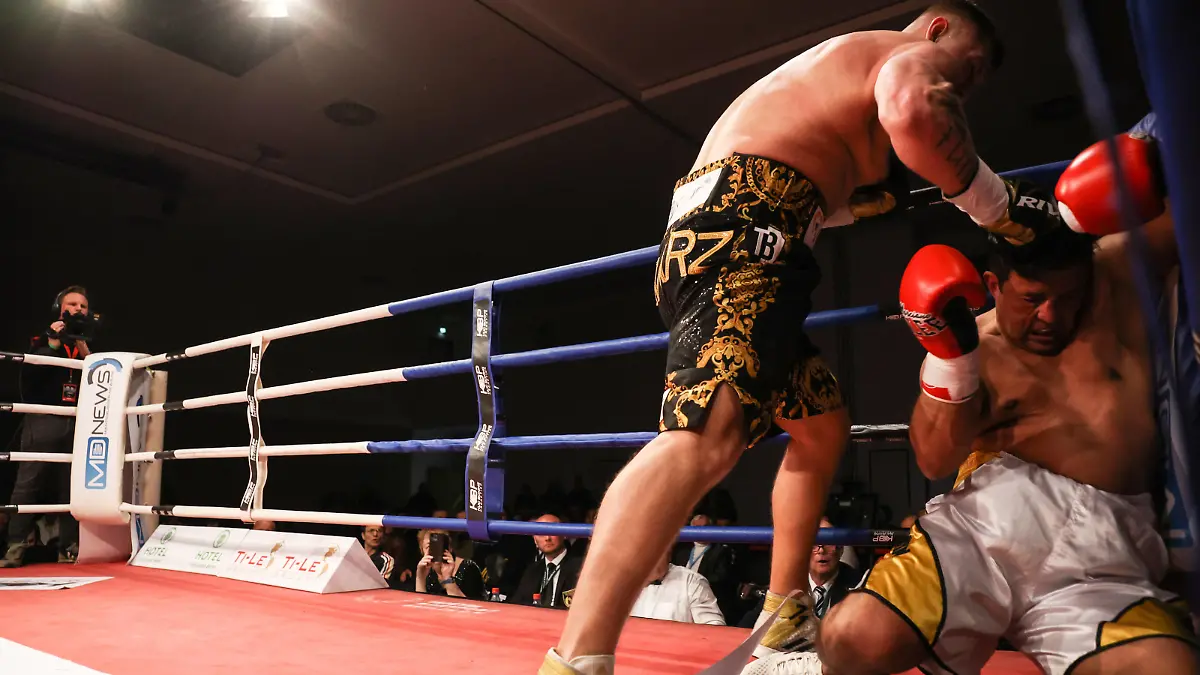 Boxen: KUC Boxing Promotion, Boxgala, Falkensee, 09.04.2022 Muhammed Ali Dirmaz GER - Tom Schwarz GER Falkensee Germany *** Boxing KUC Boxing Promotion, Boxgala, Falkensee, 09 04 2022 Muhammed Ali Dirmaz GER Tom Schwarz GER Falkensee Germany