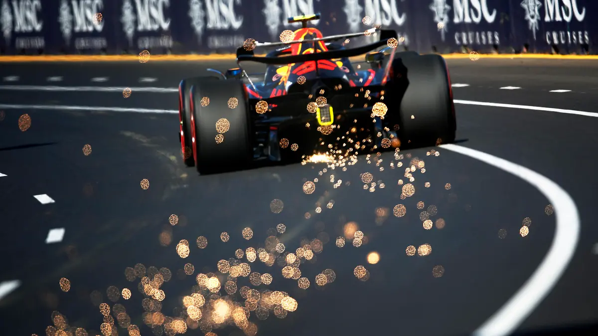 Formula 1 2022: Australian GP MELBOURNE GRAND PRIX CIRCUIT, AUSTRALIA - APRIL 08: Sparks trail from Sergio Perez, Red Bull Racing RB18 during the Australian GP at Melbourne Grand Prix Circuit on Friday April 08, 2022 in Melbourne, Australia. Photo by Zak Mauger / LAT Images Images PUBLICATIONxINxGERxSUIxAUTxHUNxONLY GP2203_125212_56I5438