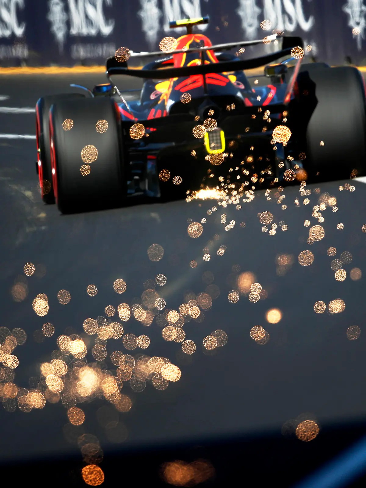  Formula 1 2022: Australian GP MELBOURNE GRAND PRIX CIRCUIT, AUSTRALIA - APRIL 08: Sparks trail from Sergio Perez, Red Bull Racing RB18 during the Australian GP at Melbourne Grand Prix Circuit on Friday April 08, 2022 in Melbourne, Australia. Photo by Zak Mauger / LAT Images Images PUBLICATIONxINxGERxSUIxAUTxHUNxONLY GP2203_125212_56I5438