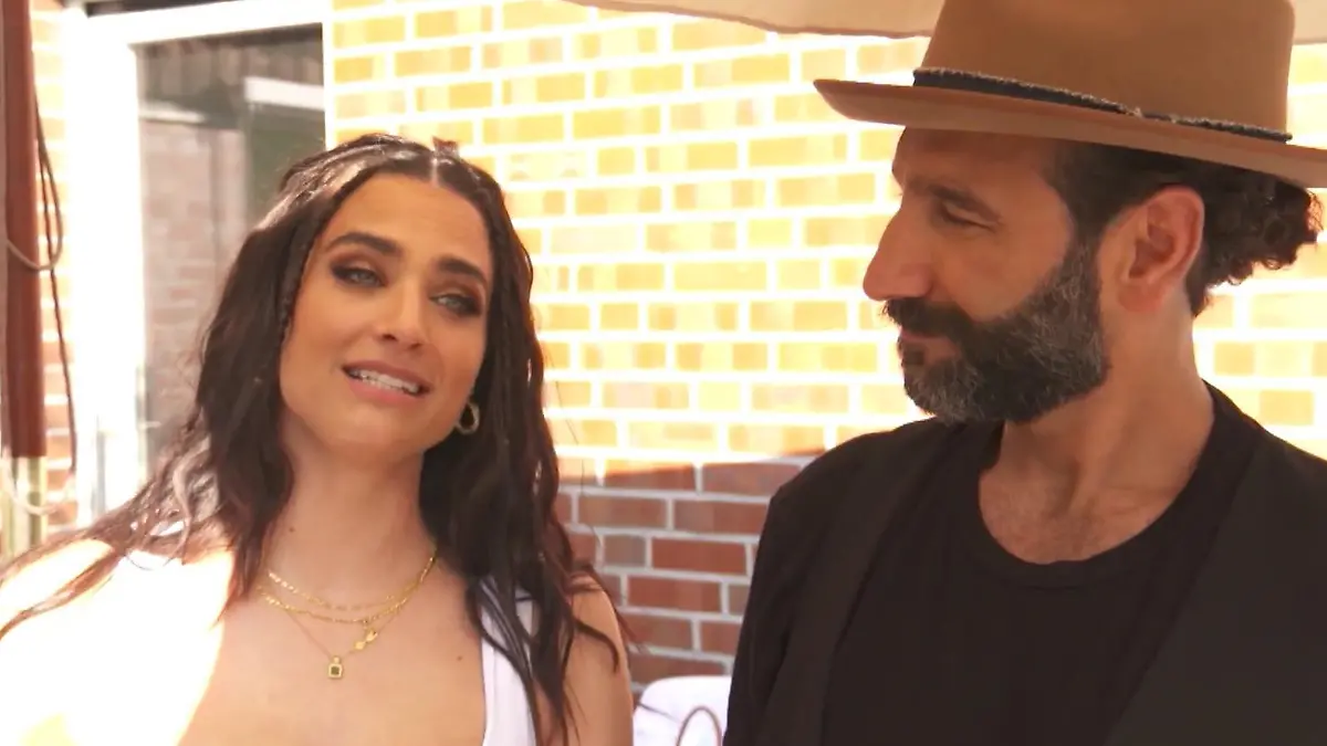Auch Ehefrau Amira Pocher und "Let's Dance"-Profitänzer Massimo Sinató sind mit dabei, wenn Oliver Pocher am großen Finaltag den Menschen des "Baumhaus e.V." seine eigens auf sie zugeschnittene Stand-Up-Show präsentiert