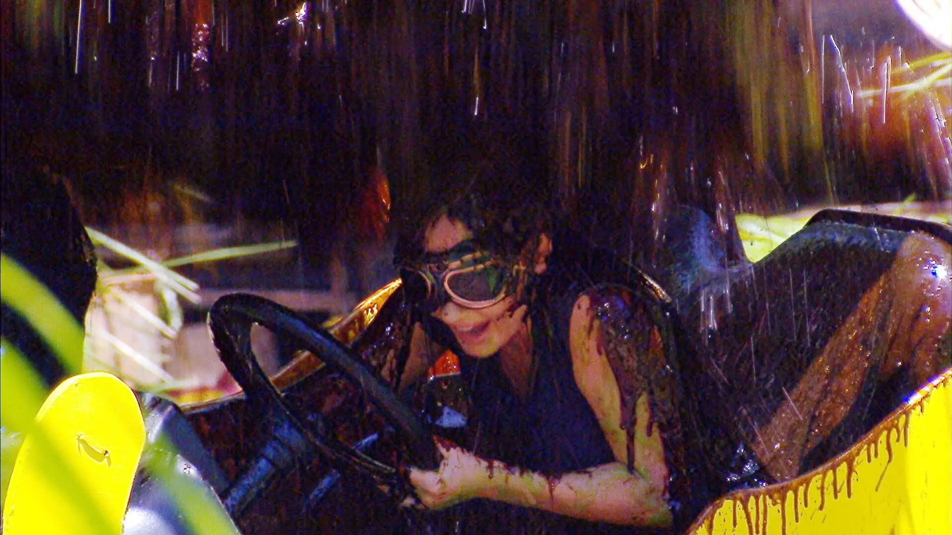 Alessia Herren (Foto), Sam und Lilly müssen zur gemeinsamen Dschungelprüfung „Der größte Preis von Murwillumbah” antreten. Lilly kann nichts hören, Alessia nichts sehen und Sam nichts sagen Carsharing einmal anders. Aufgabe der Stars ist es, den Parcours mit dem Auto zu absolvieren und es binnen 15 Minuten über die Ziellinie zu schaffen. Fisch-Schlotze, Dschungel-Staub, Melasse, Federn, Dschungel-Schleim, aber auch Sterne säumen dabei ihren Weg.
+++ Die Verwendung des sendungsbezogenen Materials ist nur mit dem Hinweis und Verlinkung auf RTL+ gestattet. +++